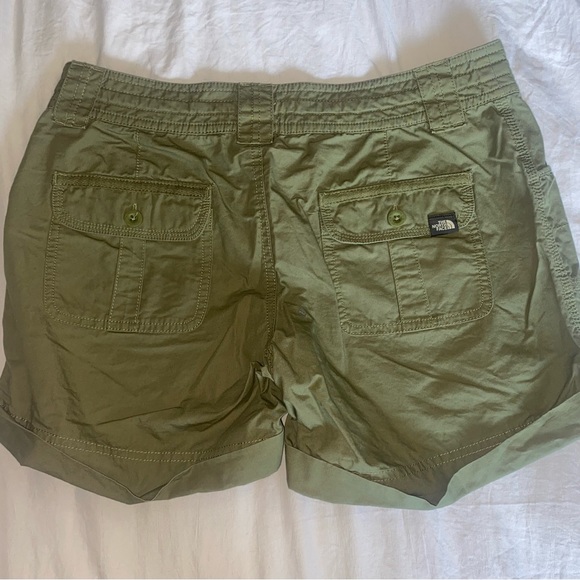 North Face Women’s Cargo Shorts - Picture 3 of 3